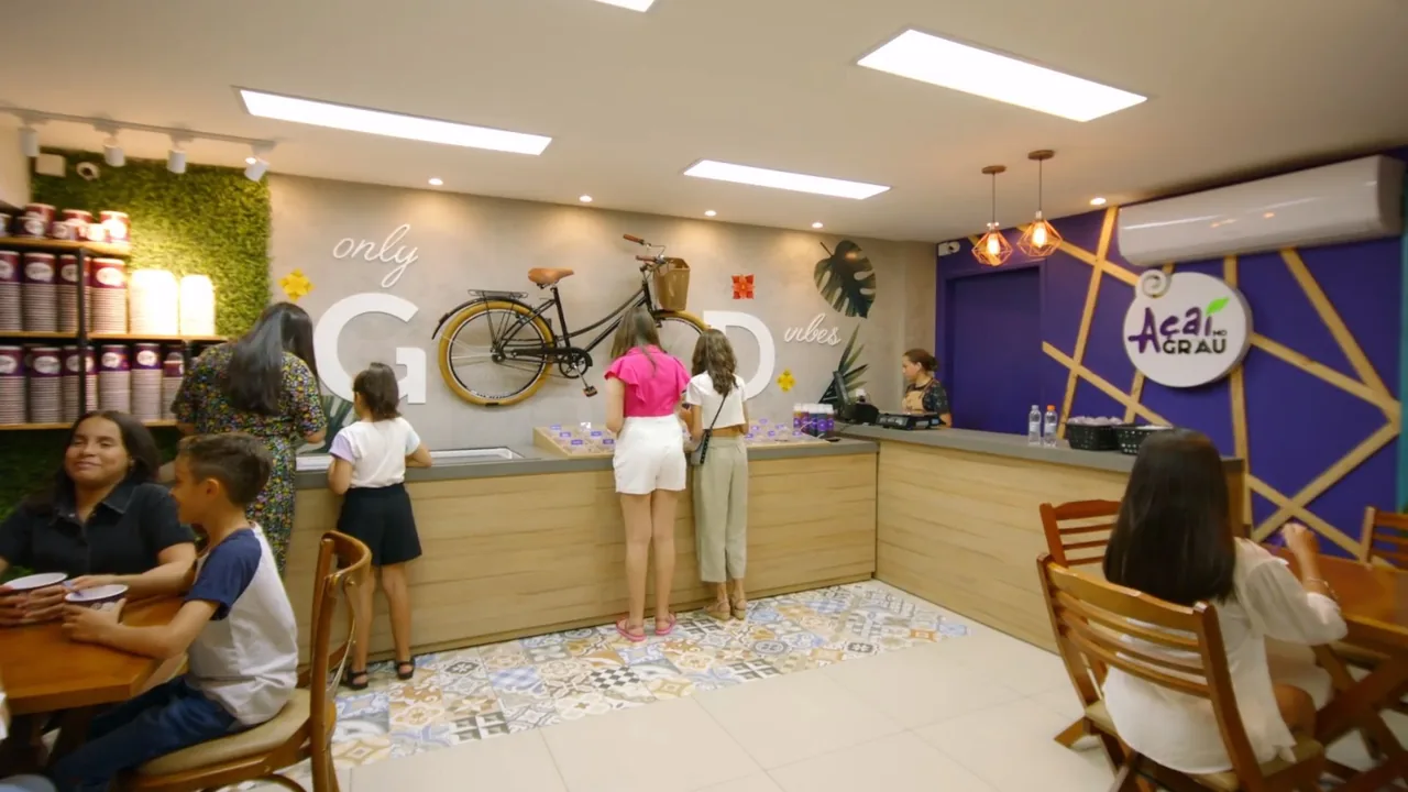 Ambiente interno da loja Açaí no Grau