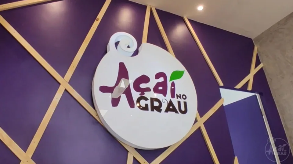 Logo Açaí no Grau em destaque na loja